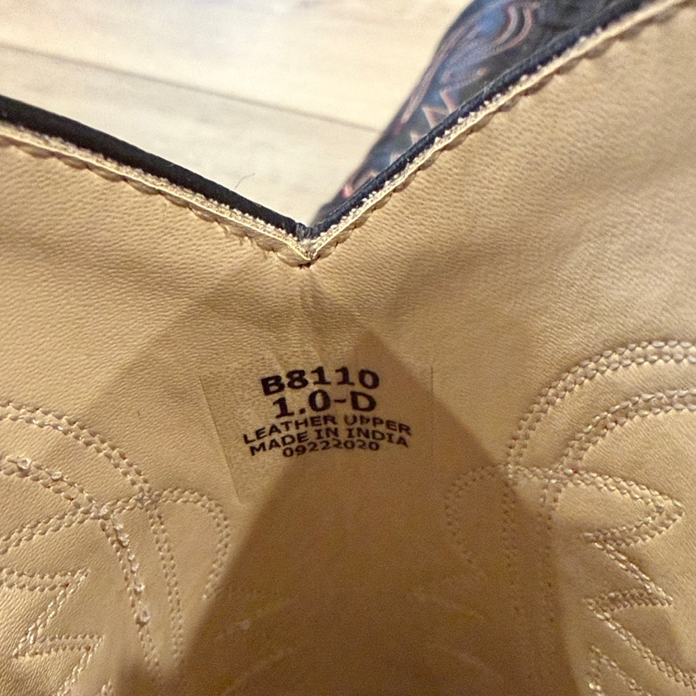 CODY JAMES Leather| Cowgirl Boots| Size 1 - Picture 6 of 9